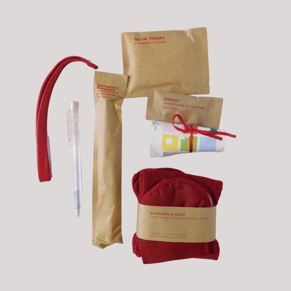 Delta Airlines 1st Class Travel Amenity Kit Navy Blue Snaps Detachable Strap - Picture 3 of 3